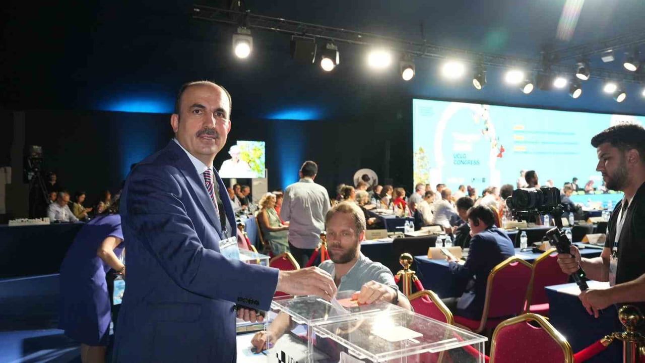 Eskişehir AK Parti milletvekili Nebi Hatipoğlu, Uğur İbrahim Altay'ı tebrik etti