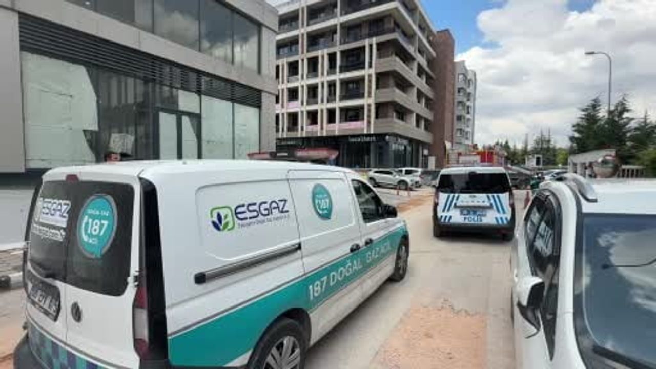 Eskişehir'de 10 katlı binanın bodrum katında yangın