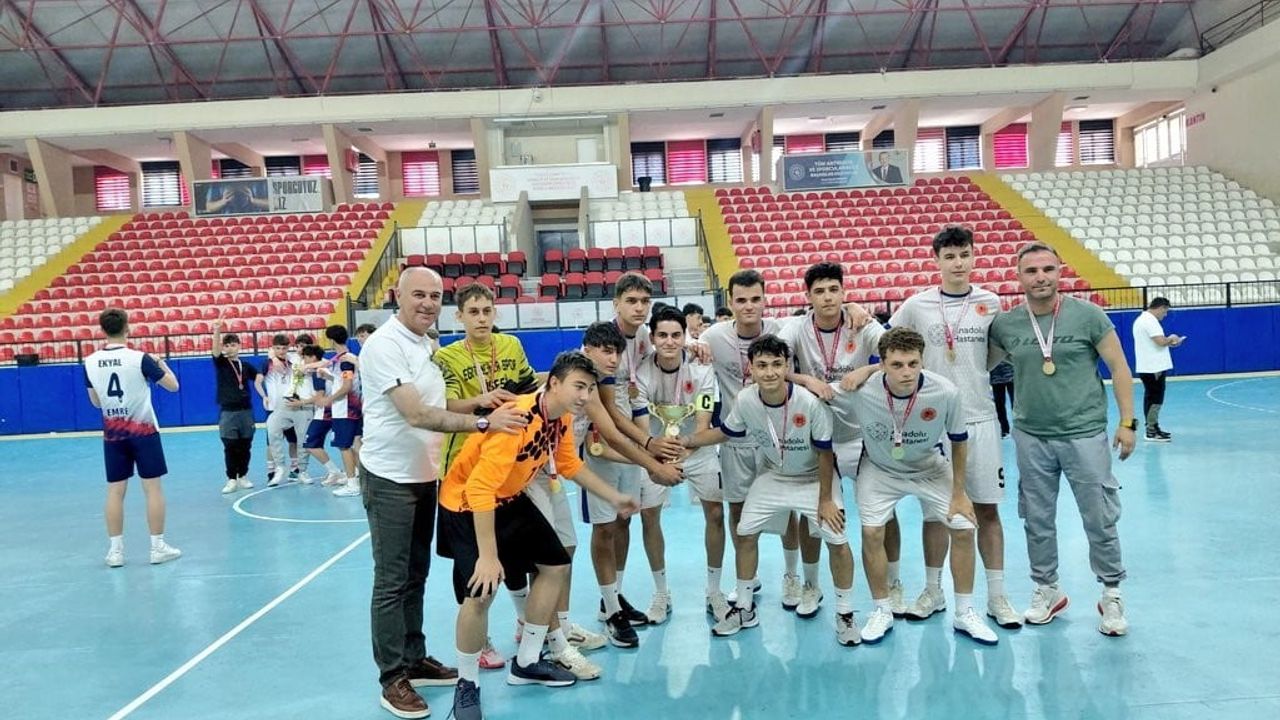 Eskişehir'de 2. Küme Futsal Genç A Erkekler Müsabakaları Sona Erdi — Eğitimciler Spor Lisesi Şampiyon