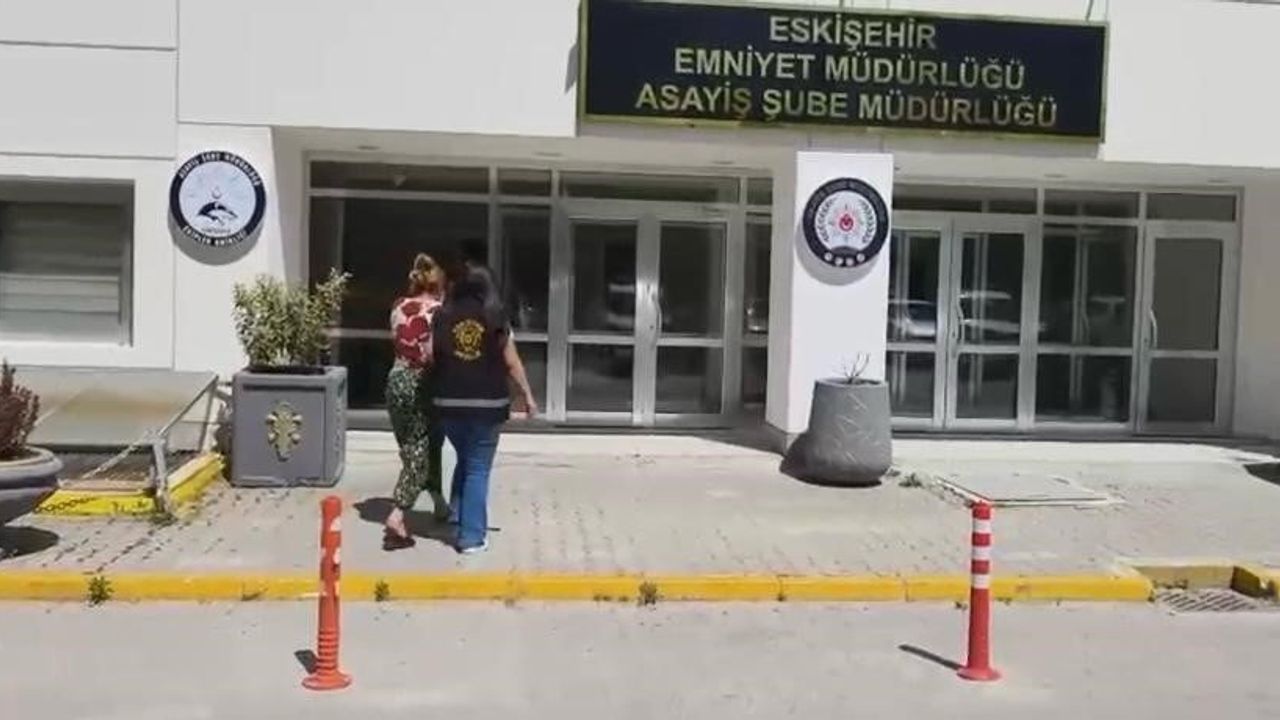 Eskişehir'de 3 evden 1 milyon 20 bin TL'lik hırsızlık: 2 kadın tutuklandı