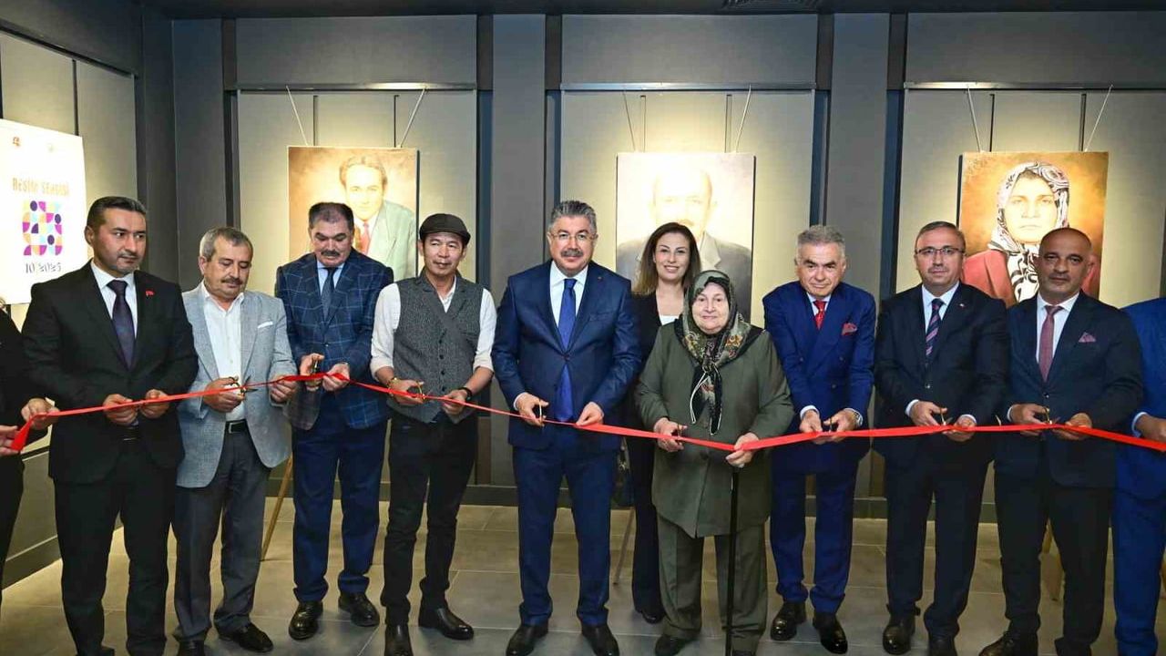 Eskişehir'de 'Ahde Vefa Resim Sergisi' açıldı — Eğitime katkı sağlayan hayırseverlerin portreleri sergilendi