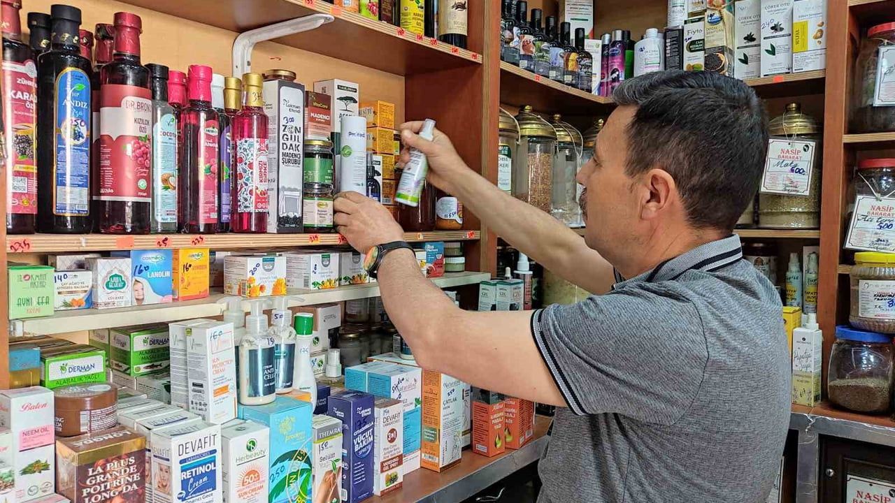 Eskişehir'de aktarlardan doğal yağlarla haşerelere karşı korunma
