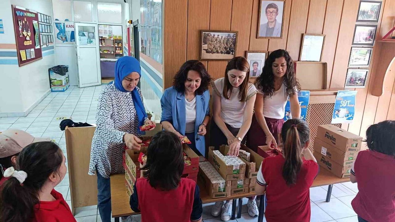 Eskişehir'de Dünya Süt Günü: Şehit Mustafa Türker İlkokulu'nda öğrencilere süt eğitimi