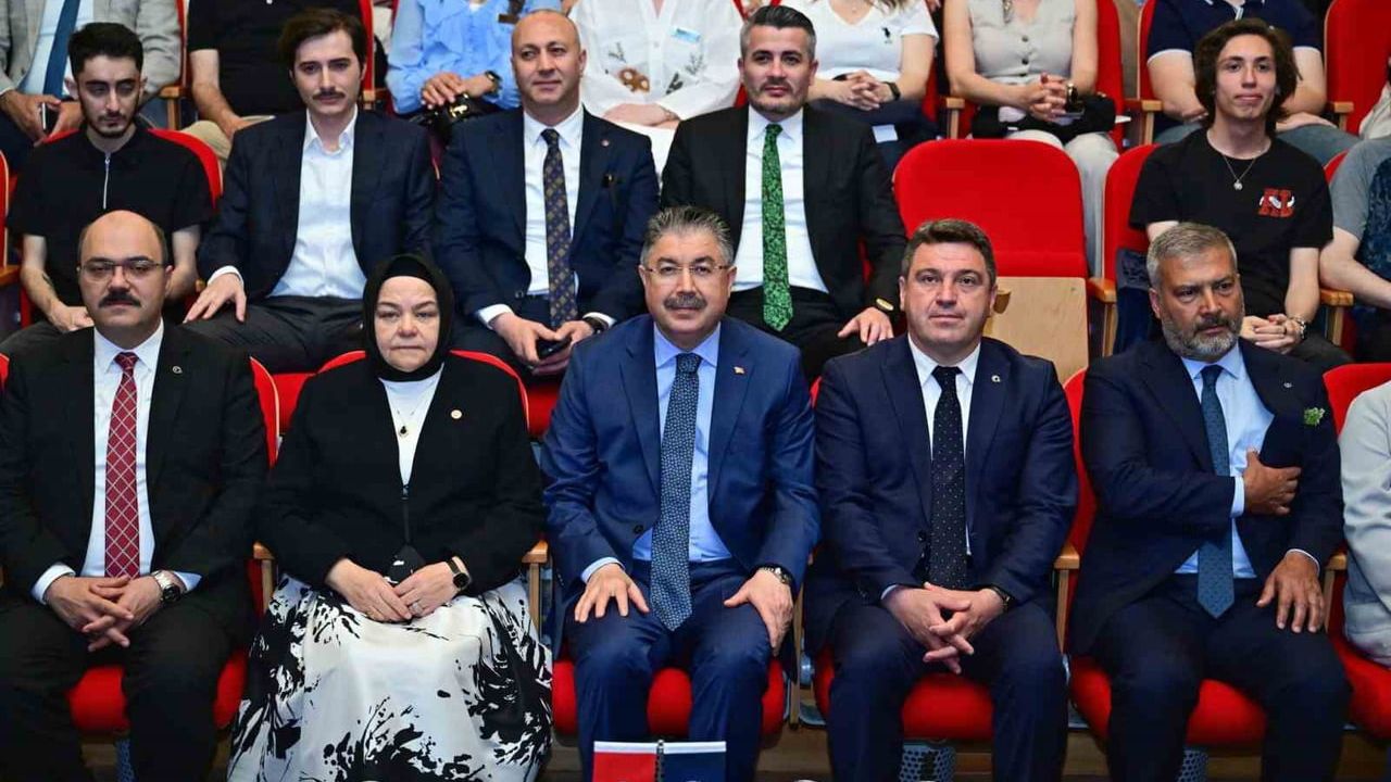 Eskişehir'de 'Geleceğin Sesi' Öğrenci Sempozyumu (ESGES III) Açıldı