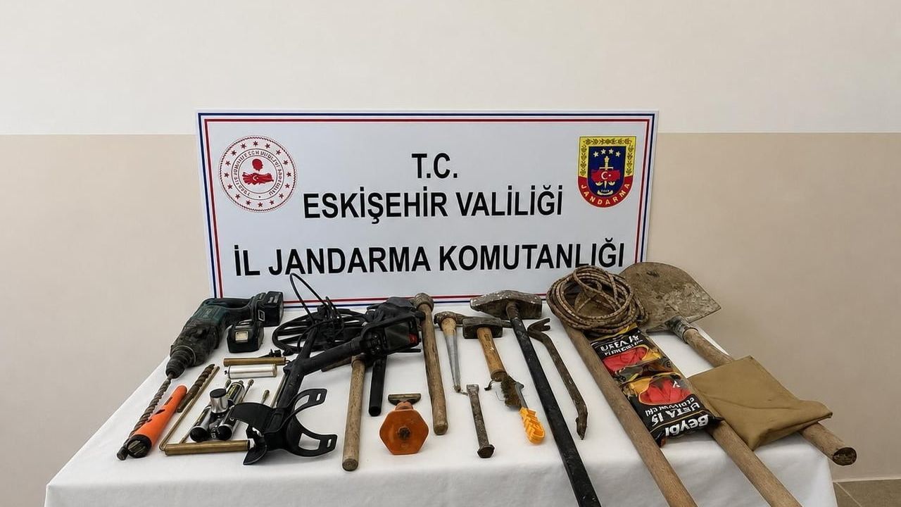 Eskişehir’de kaçak kazı yapan 3 şüpheli suçüstü yakalandı