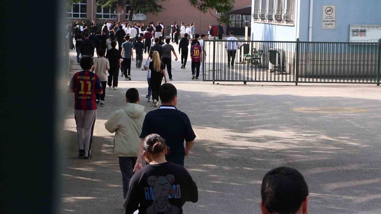 Eskişehir'de LGS heyecanı sabahın erken saatlerinde başladı