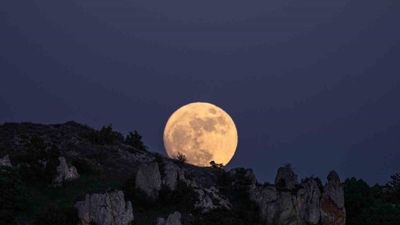Eskişehir'de 'Mavi Ay' astrofotoğrafçının kadrajında