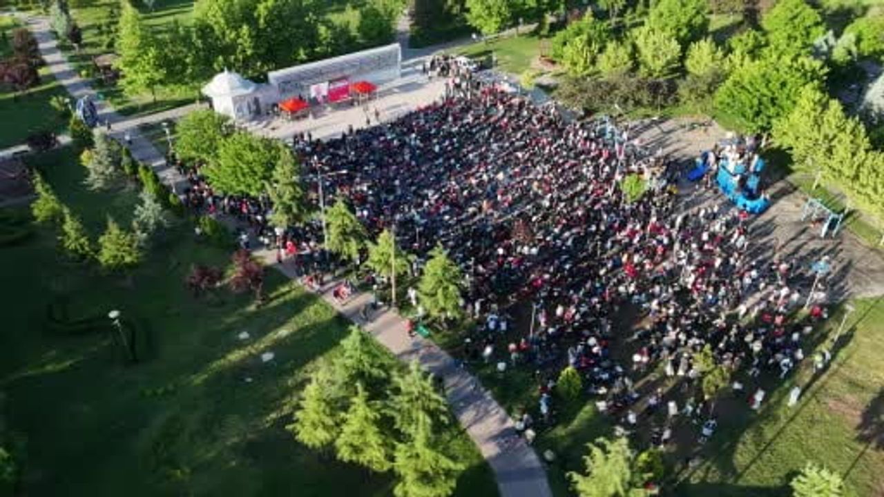 Eskişehir'de millilerin Dünya Kupası coşkusu 24 yıl sonra sabahın erken saatlerinde yaşandı