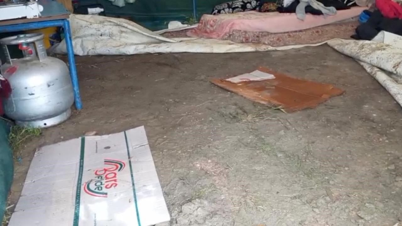 Eskişehir'de Sağanak Çadırları Su Basan Mevsimlik İşçiler Yardım Bekliyor