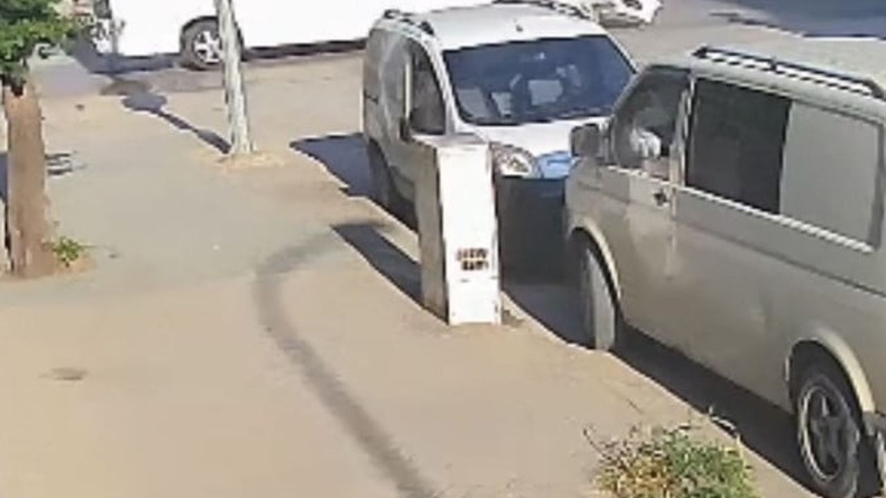 Eskişehir'de servis ile panelvan çarpıştı, güvenlik kamerası görüntüleri ortaya çıktı