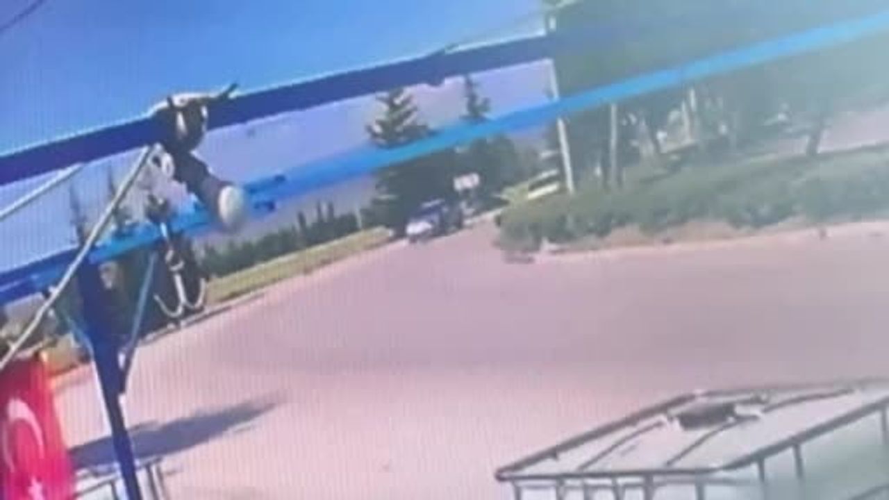 Eskişehir'de takla atan Fiat Tofaş refüje devrildi: 2 kişi yaralandı