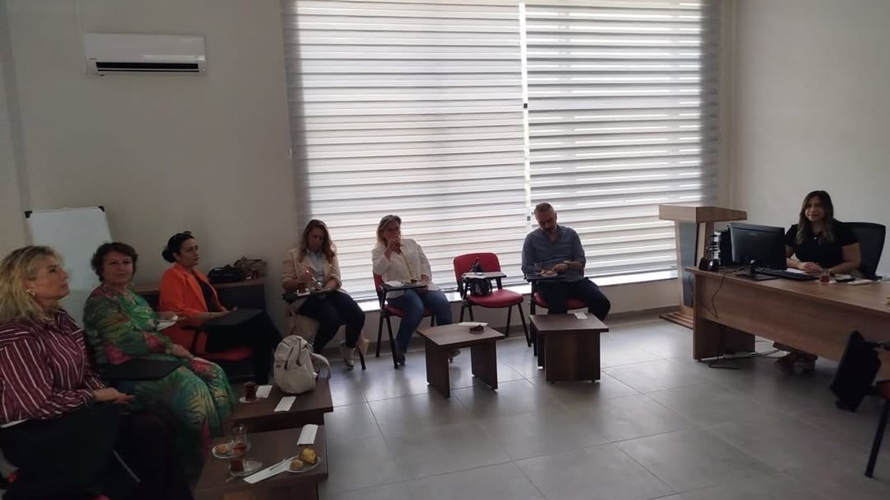 Eskişehir'de toplum sağlığını güçlendirme çalışmaları Şarhöyük'te muhtarlarla değerlendirildi