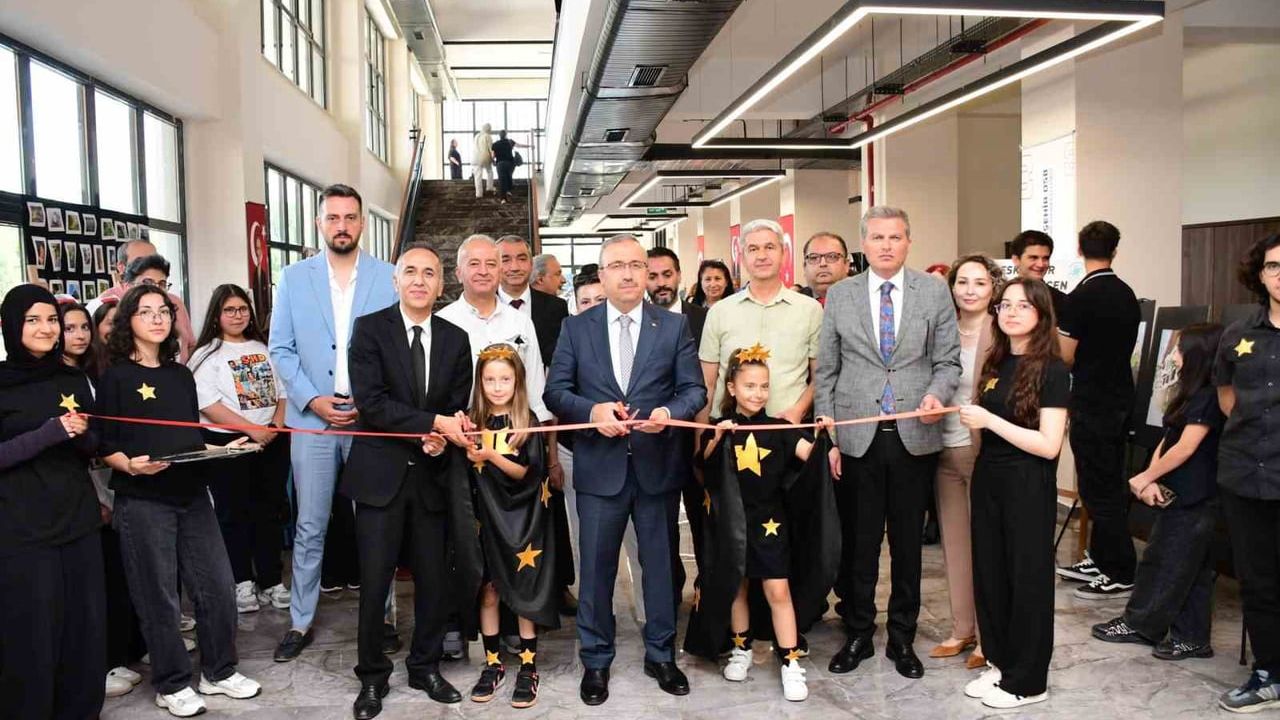 Eskişehir'de "Türkiye Yüzyılında Geleceğin Yıldızları Projesi" yıl sonu şenliğiyle tamamlandı