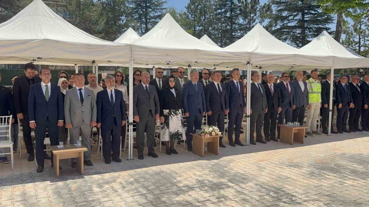 Eskişehir’de Zübeyde Hanım Özel Eğitim Anaokulu’nun yeni binası törenle açıldı
