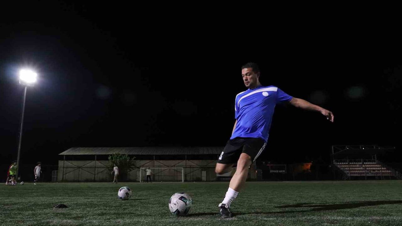 Eskişehir’in en yaşlı amatör futbolcusu 39 yıllık kariyerine jübileyle veda etti