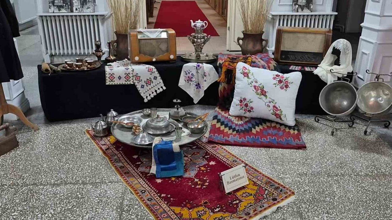 Eskişehir Olgunlaşma Enstitüsü'nün 'Yaşayan Hatıralar - Anı Sergisi' büyük ilgi gördü