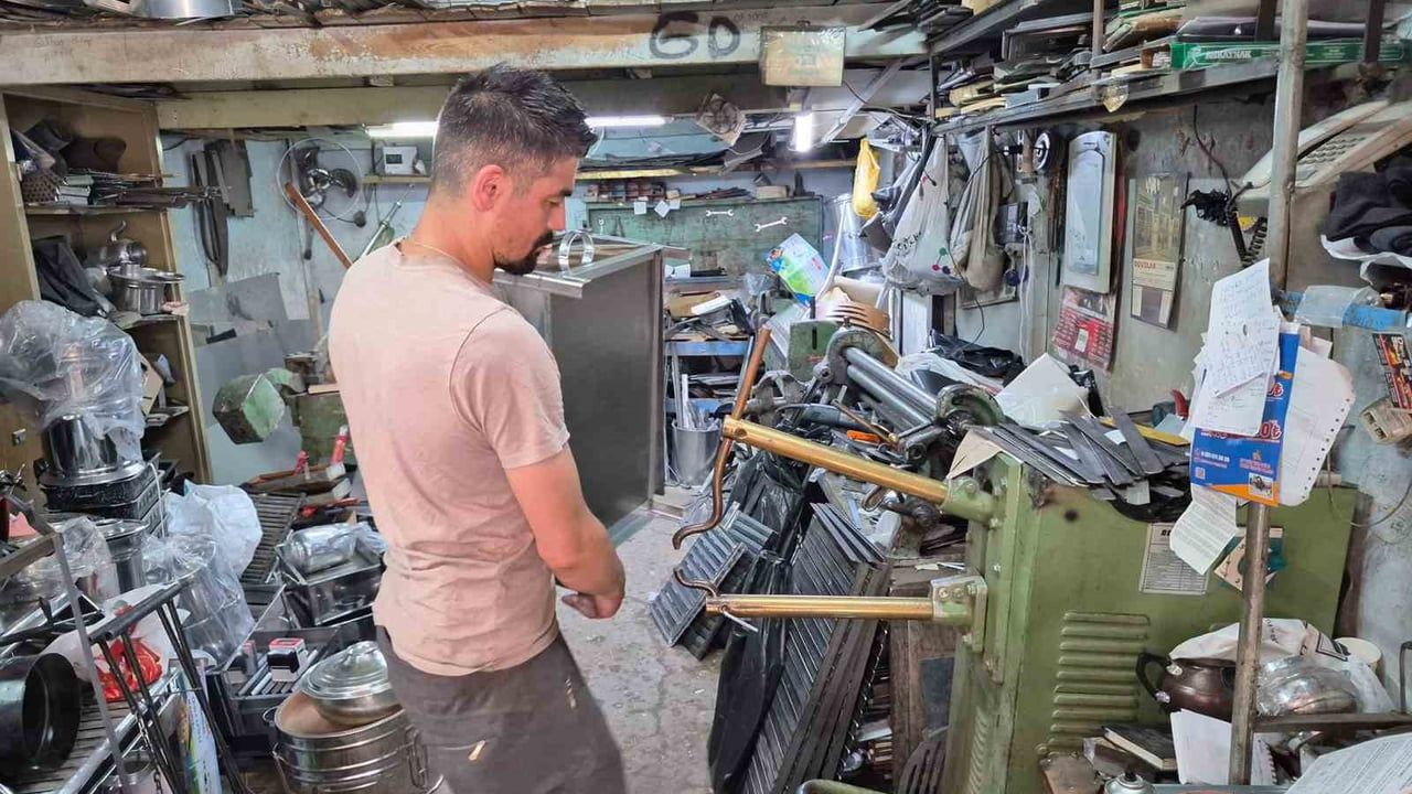 Eskişehirli esnaf 30 yıldır soba, mangal ve barbekü üretiyor