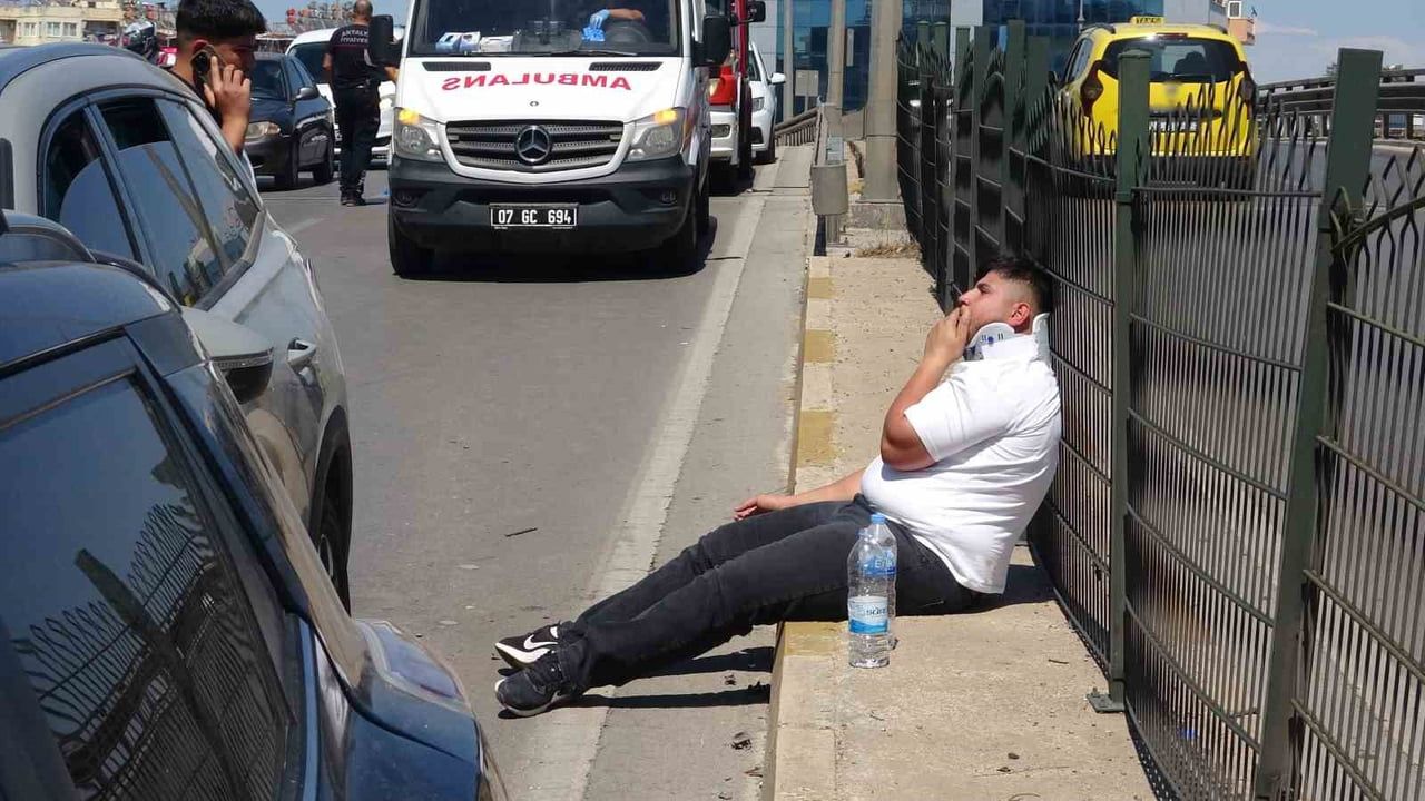Etiler'de üst geçitte zincirleme kaza: 1 yaralı