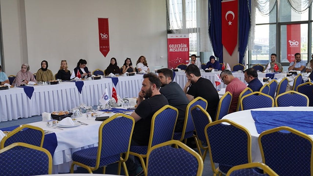 ETÜ'de yeni açılan fotonik bölümünün lansmanı gerçekleştirildi