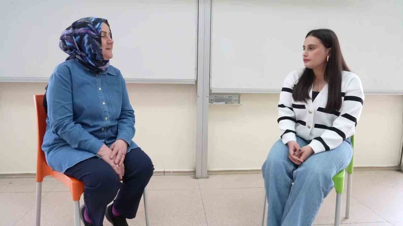 ETÜ'de 'Zamanlar Arası Diyalog: Gençliğimle Konuşuyorum' kuşaklar arası köprü kurdu