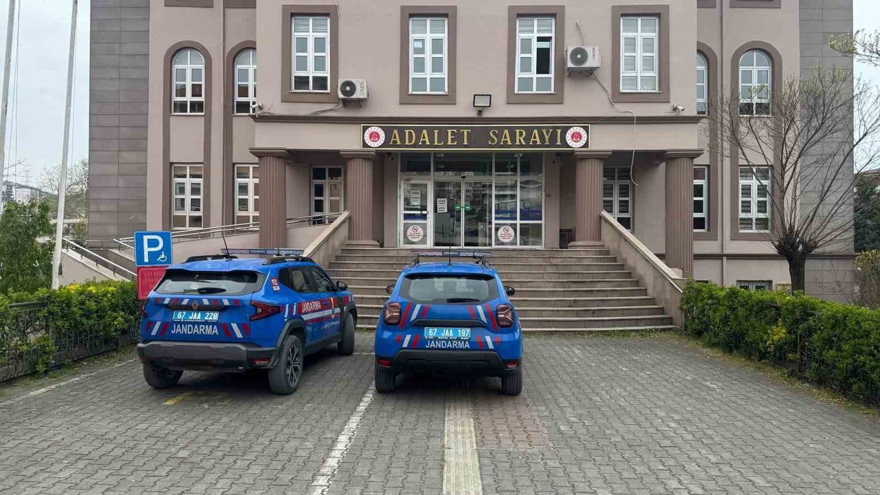 Eve kurduğu sistemle kenevir yetiştiren 2 şüpheli gözaltına alındı