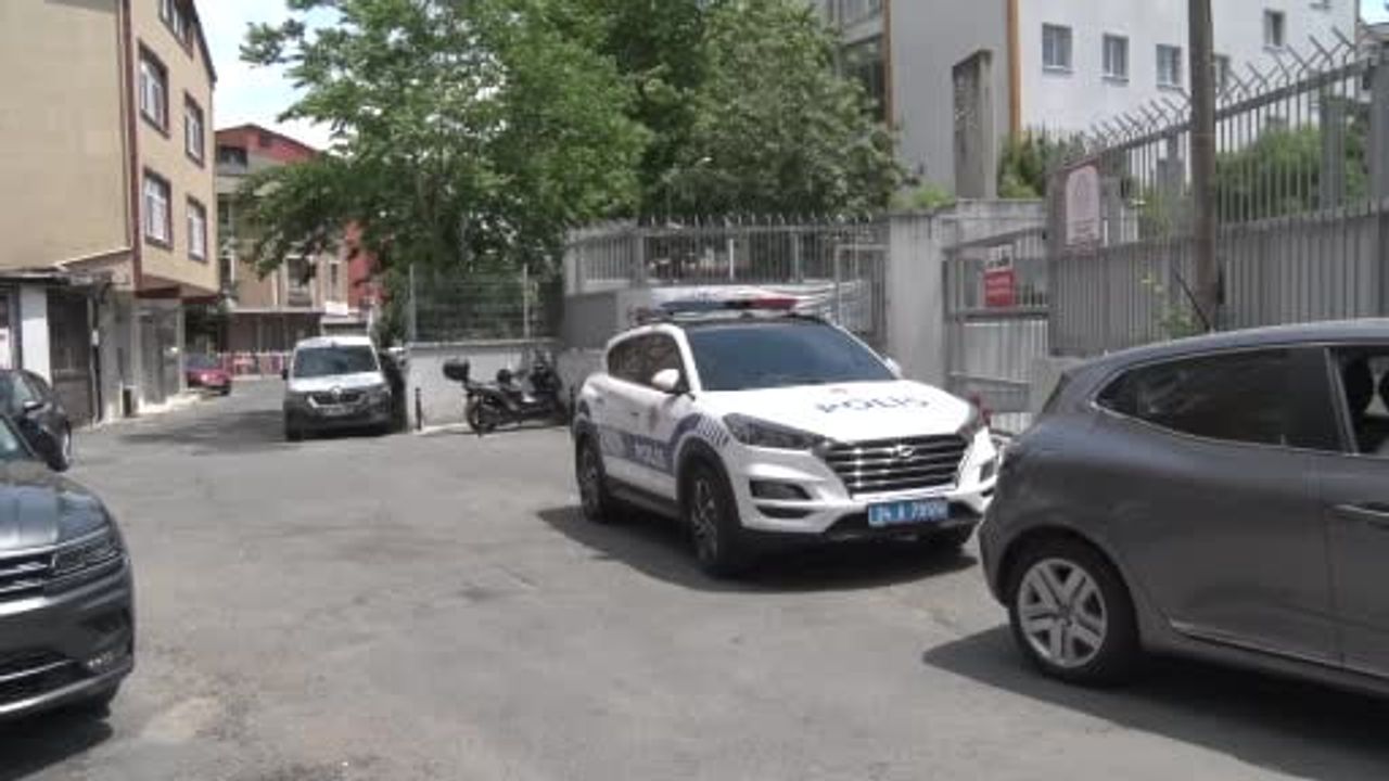 Eyüpsultan'da Alibeyköy Anadolu Lisesi'nde 11. sınıf öğrencisi iddiaya göre 2. kattan atladı, hastaneye kaldırıldı