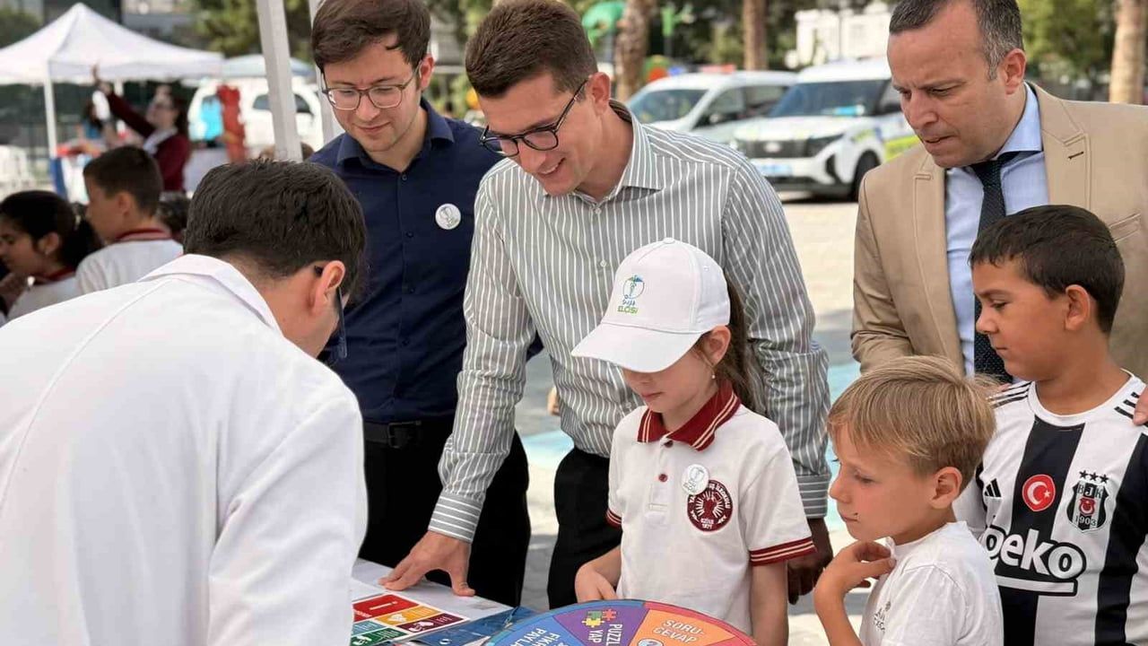 Ezine'de 'Sağlıklı Çocuk, Sağlıklı Gelecek' programı uygulamalı etkinliklerle gerçekleştirildi