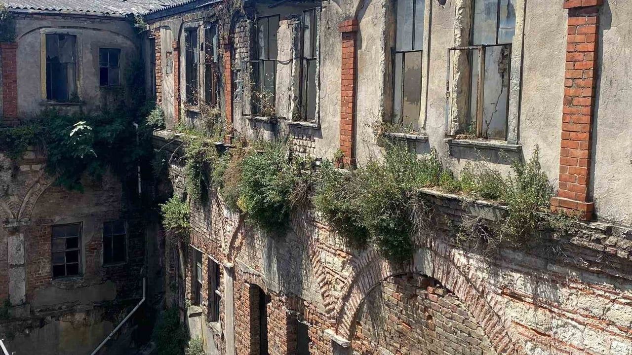 Fatih’in tarihi hafızası Şekerci Han yeniden ayağa kaldırılıyor, restorasyonun 2029’da tamamlanması hedefleniyor