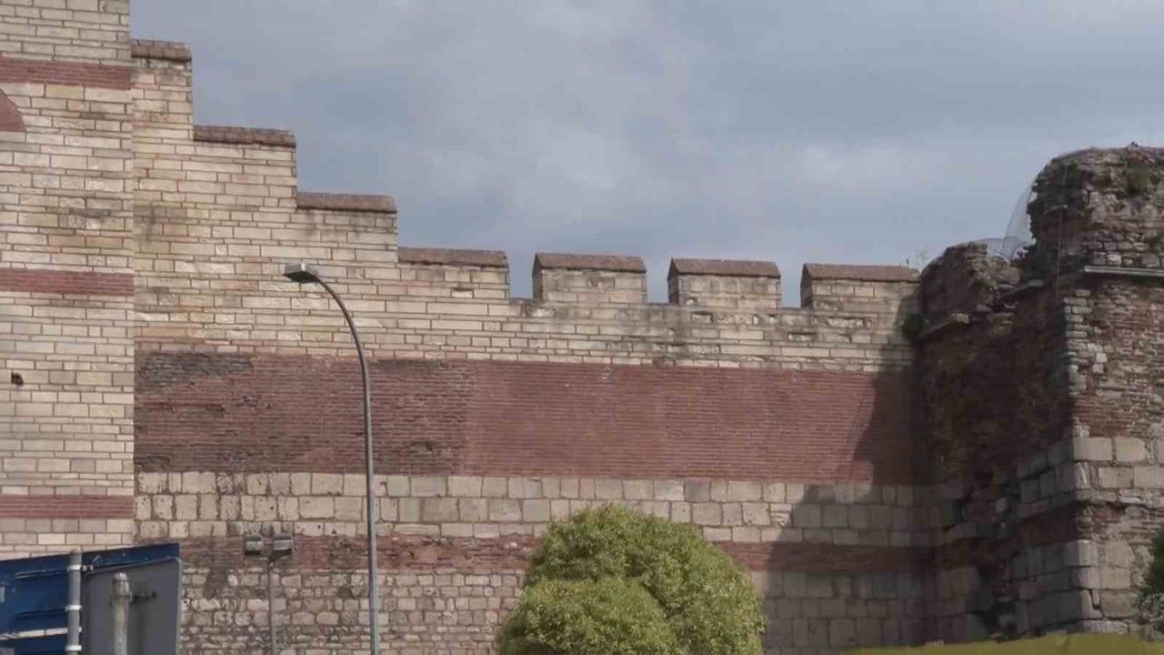 Fatih’te Edirnekapı surlarında şüpheli ihbar: Olası cinayet hazırlığı polis tarafından engellendi
