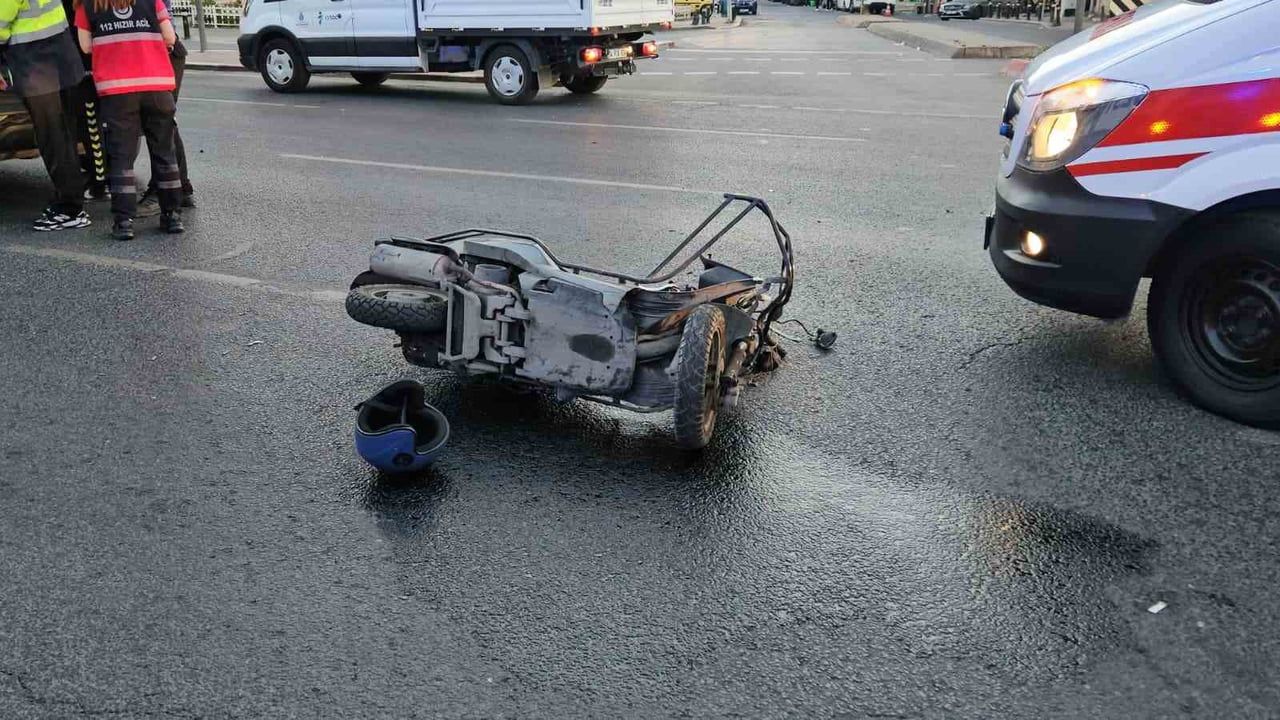 Fatih'te üç motosiklet çarpıştı: 5 yaralı, biri ağır