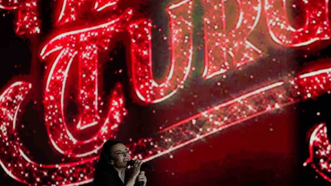 Fatma Turgut, Manisa Kültür Yolu Festivali'nde binlerce kişiye unutulmaz gece yaşattı