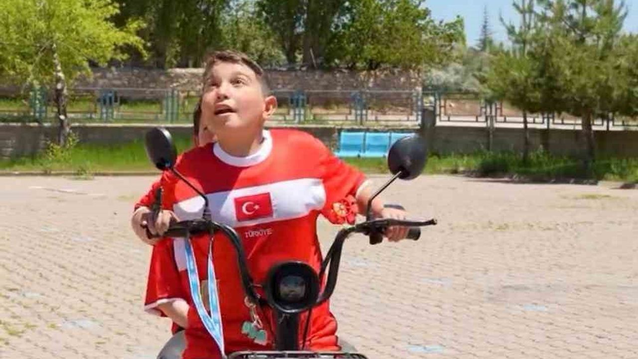Felahiyeli miniklerden A Milli Futbol Takımına klipli destek