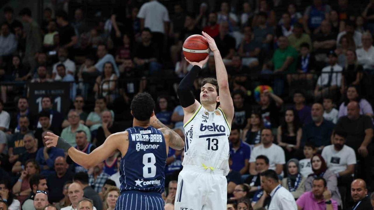 Fenerbahçe Beko, A. Efes'e 102-93 yenildi; seri 2-1 oldu — Final şansı bir maça kaldı