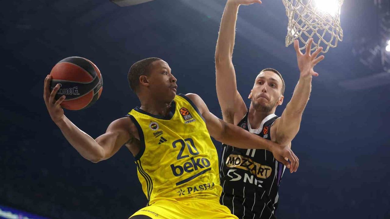 Fenerbahçe Beko, Devon Hall ile yollarını ayırdı