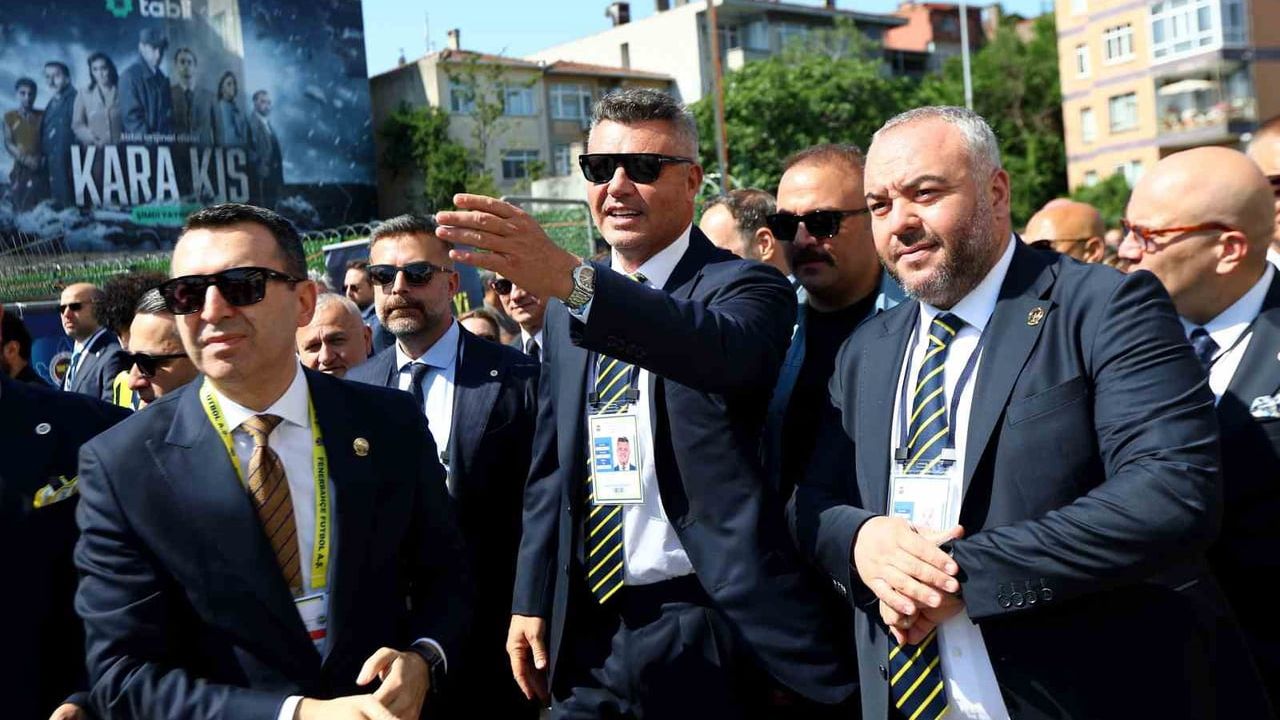 Fenerbahçe'de olağanüstü seçimli genel kurul toplantısı başladı