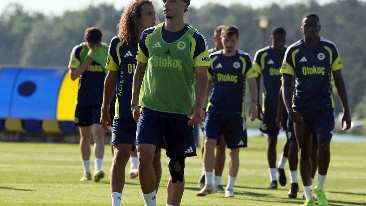 Fenerbahçe günü çift antrenmanla tamamladı