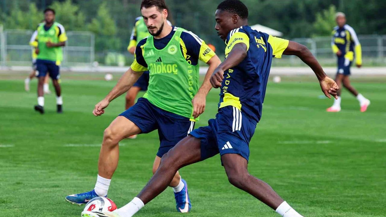 Fenerbahçe günü çift antrenmanla tamamladı