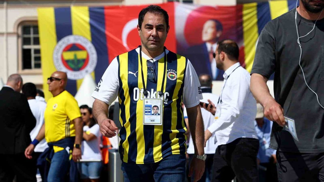 Fenerbahçe Olağanüstü Seçimli Genel Kurulu'nda oy verme işlemi başladı