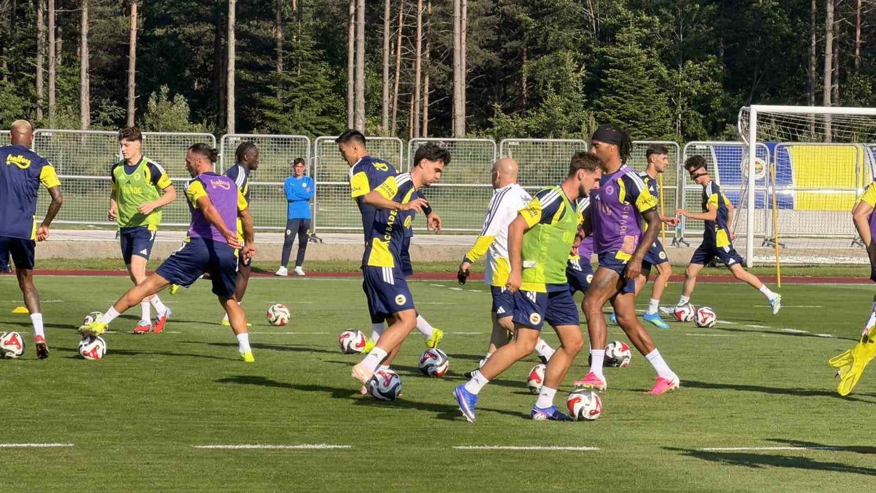 Fenerbahçe Topuk Yaylası kampında ilk antrenmanını yaptı
