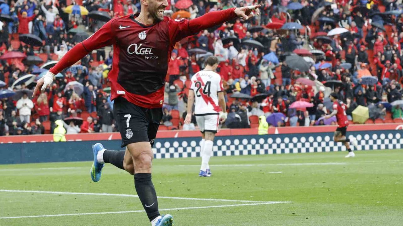 Fenerbahçe Vedat Muriqi'nin bu akşam İstanbul'a geleceğini duyurdu