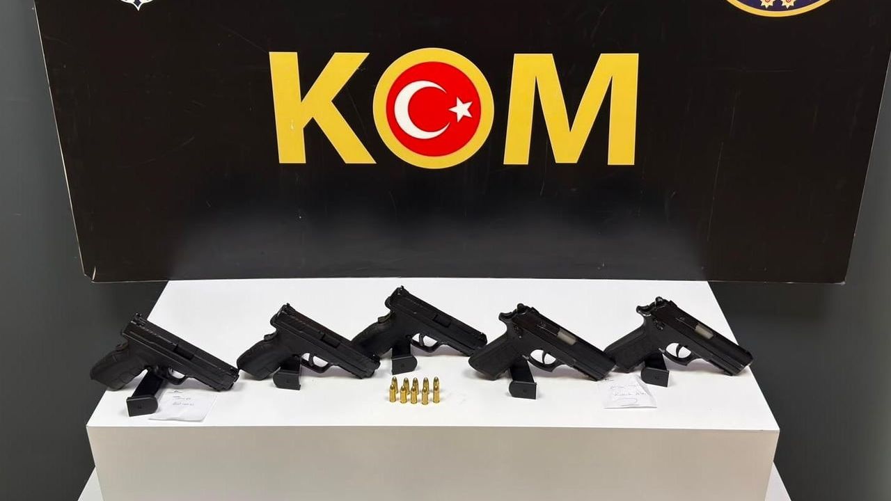 Fethiye’de ruhsatsız silah operasyonunda 10 tabanca ele geçirildi