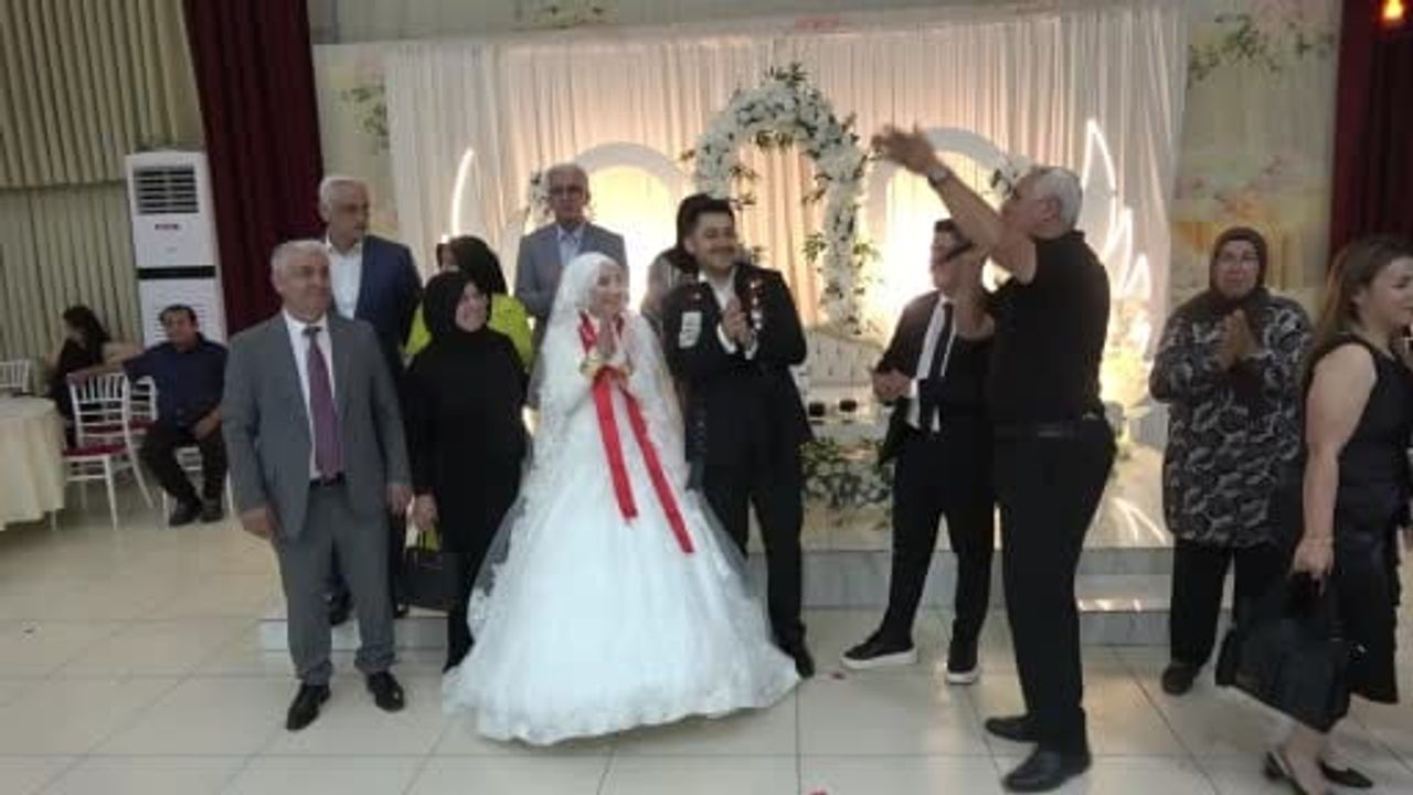 Fildişi Sahili'nden gelen gençler düğünde halay ve yöresel oyunlarla ilgi odağı oldu