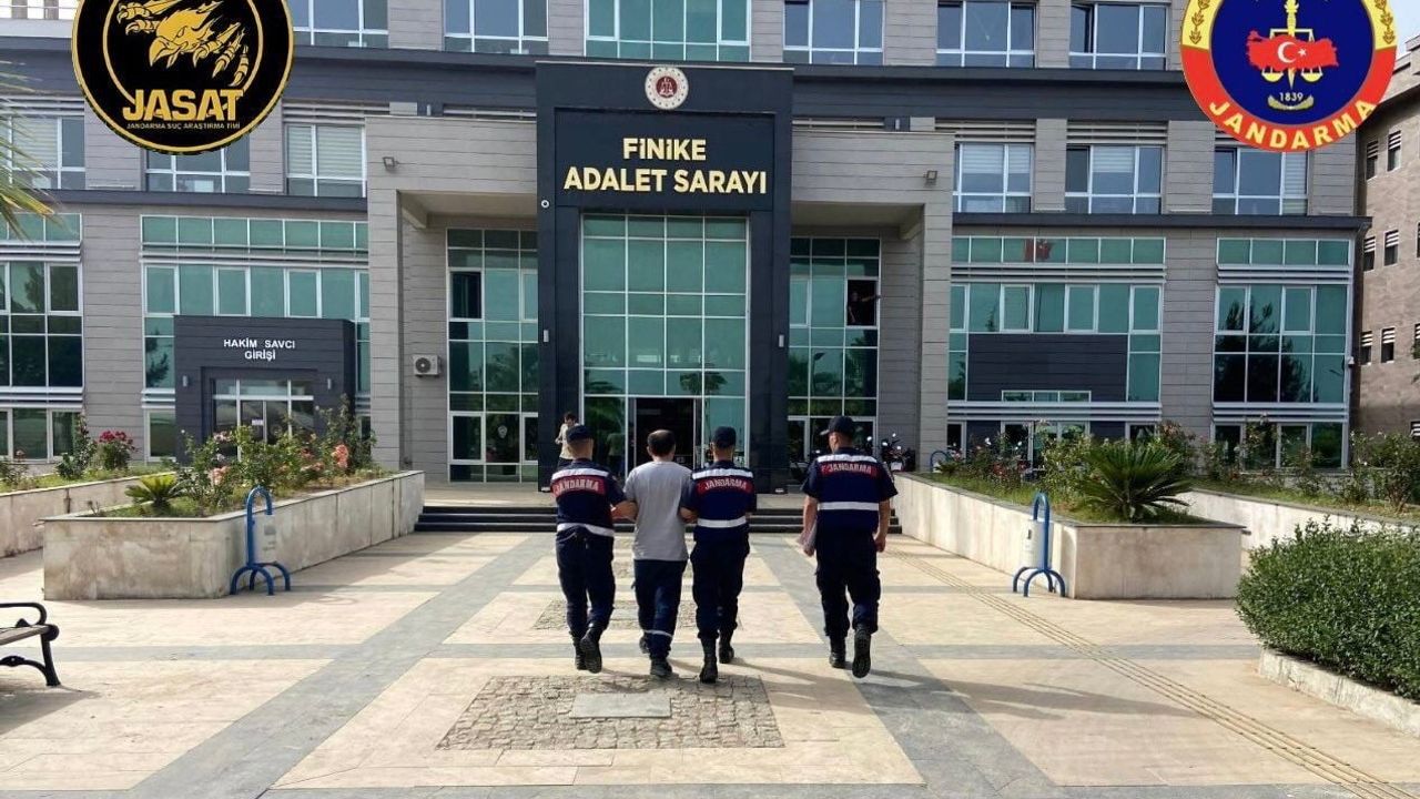 Finike'de 21 yıl 9 ay 25 gün kesinleşmiş hapis cezası bulunan hükümlü JASAT tarafından yakalandı