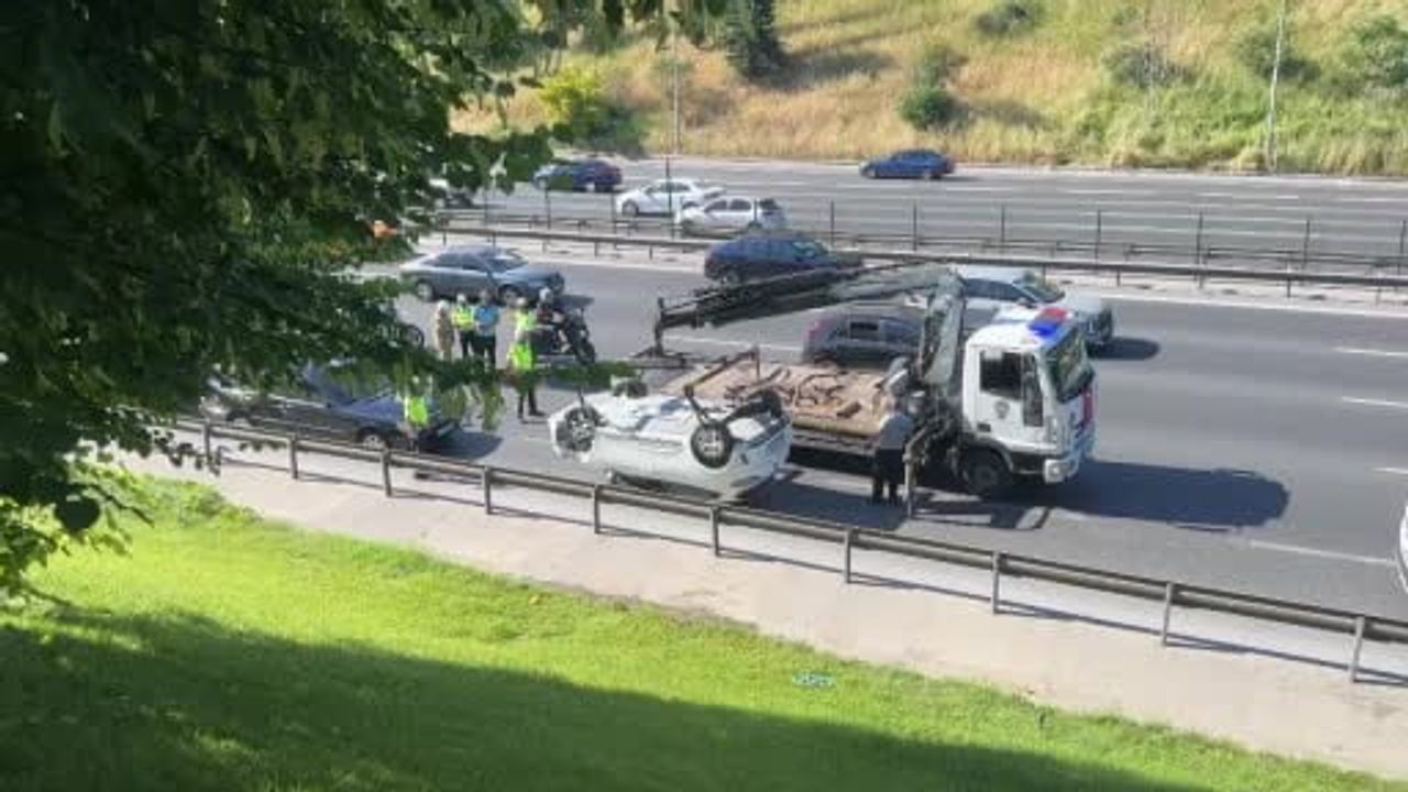 FSM Köprüsü çıkışında zincirleme kaza: Takla atan otomobilin sürücüsü hafif yaralandı