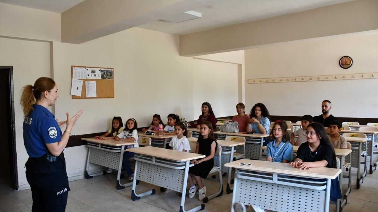 Gaffar amcayla el ele projesiyle çocuklar polislik mesleğini tanıyor