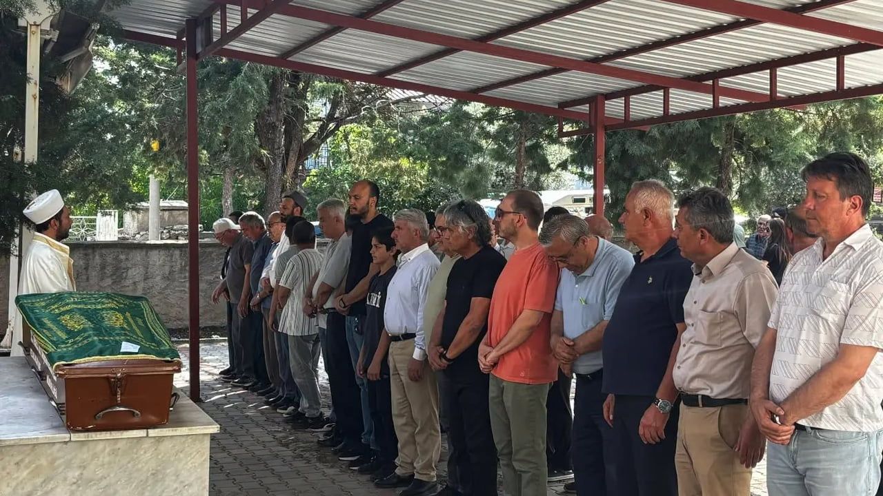 Gazeteci Kadriye Sözeri’nin annesi Türkan Sözeri son yolcuğuna uğurlandı