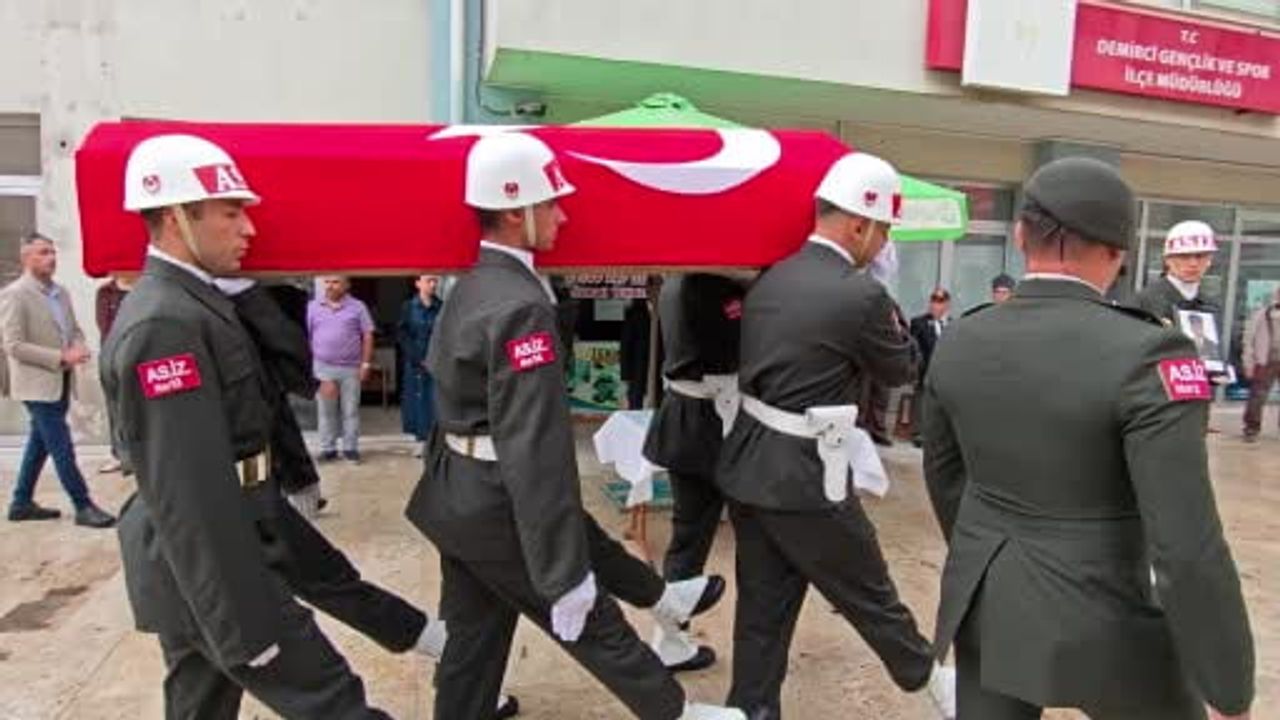 Gazi başkan son yolculuğuna askeri törenle uğurlandı