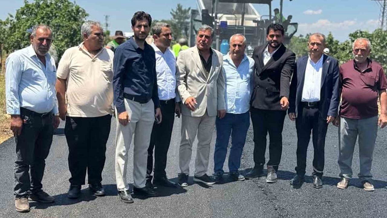 Gaziantep Araban’da yağışta tahrip olan yollar sıcak asfaltla yenilendi