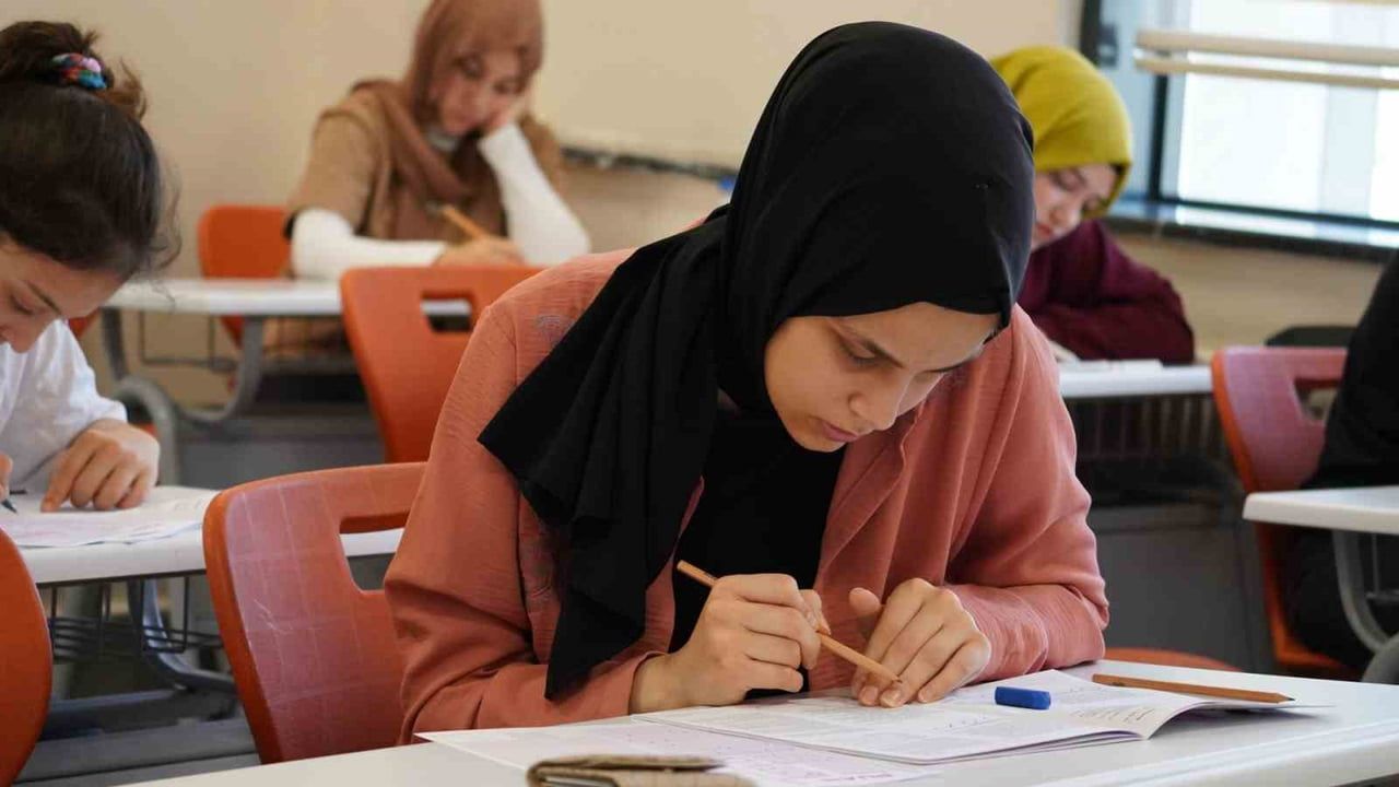 Gaziantep Büyükşehir'den YKS'ye hazırlanan öğrencilere tatbikat sınavı