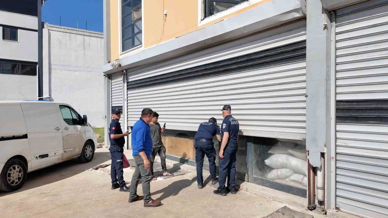 Gaziantep'te 2 ton bozuk kuru pasta imha edildi